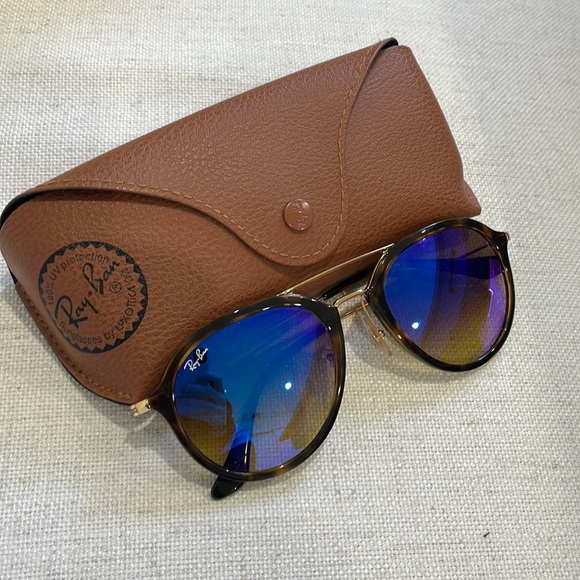 SOLD Ray Ban Sun Glasses - Picture 2 of 12
